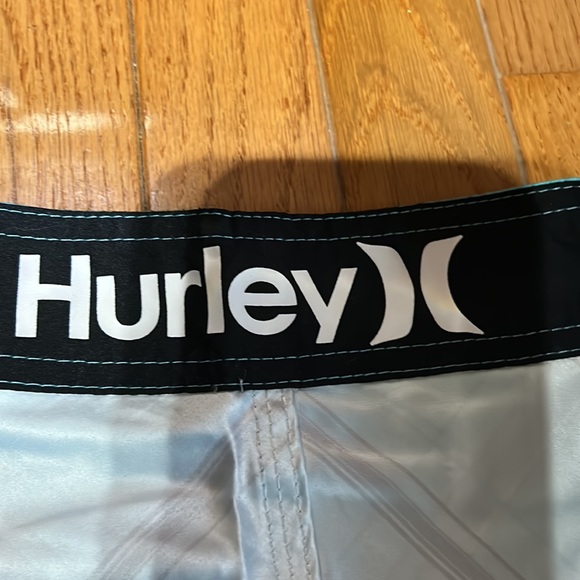 Men’s Hurley board shorts - Picture 5 of 5